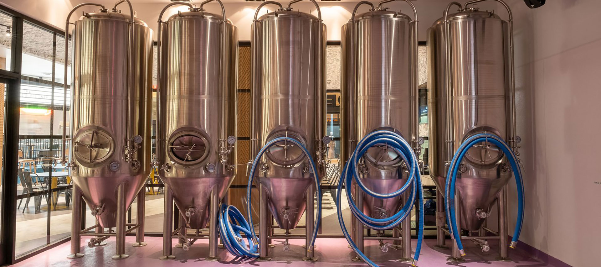 Production and bottling of alcoholic beverages